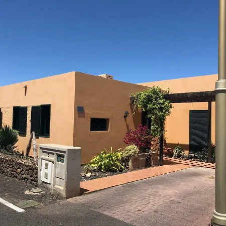 Holiday home Serena La Oliva